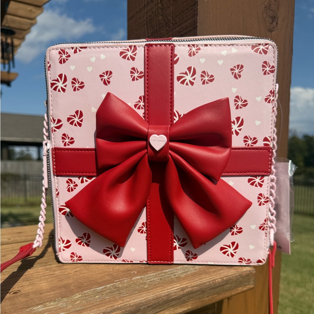 NWT! Betsey Johnson Red and Pink Bow Present Holiday Square Med Crossbody Bag